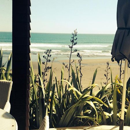 Chester Cottage Beachfront Oakura Dış mekan fotoğraf