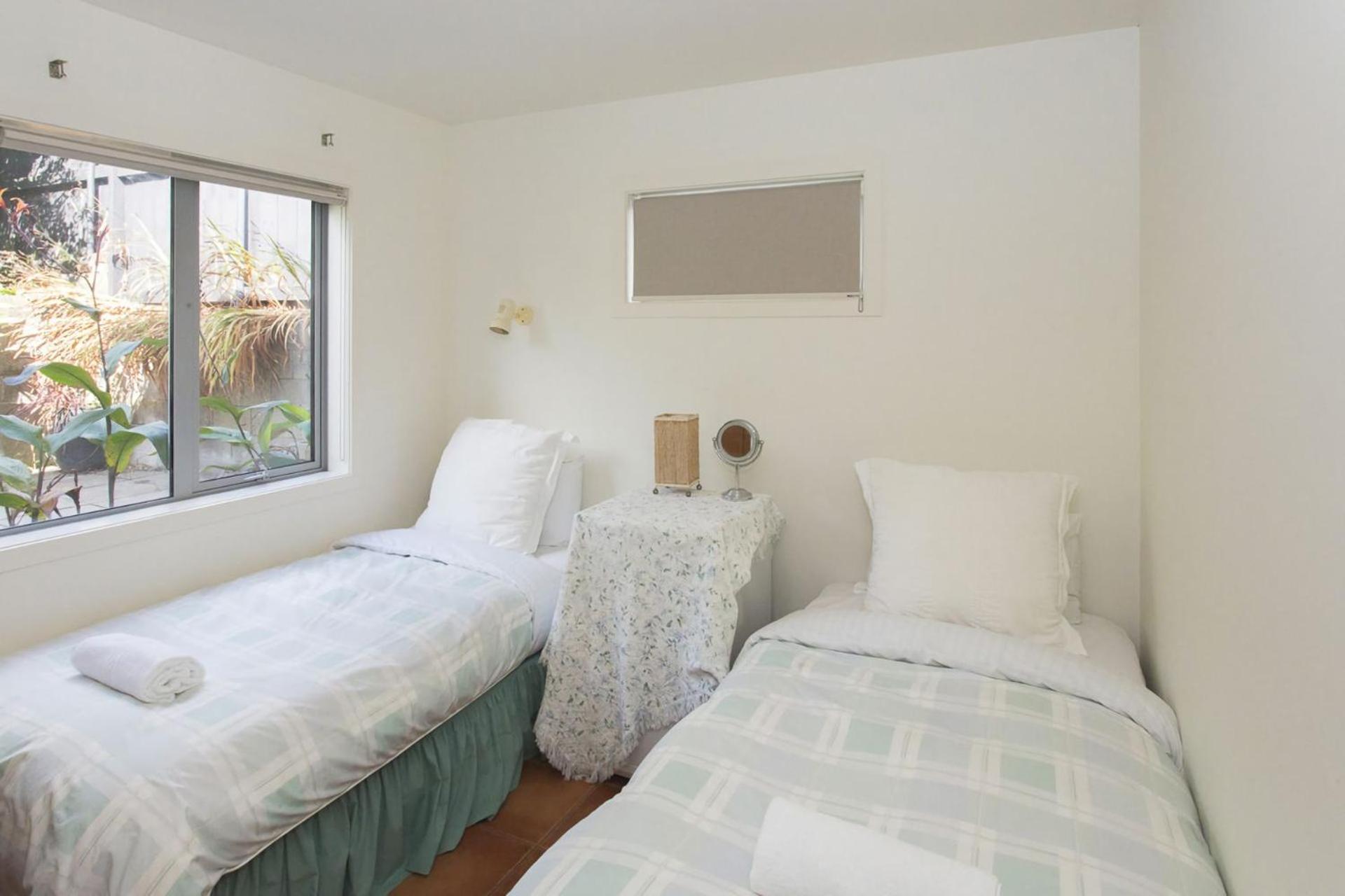 Chester Cottage Beachfront Oakura Dış mekan fotoğraf