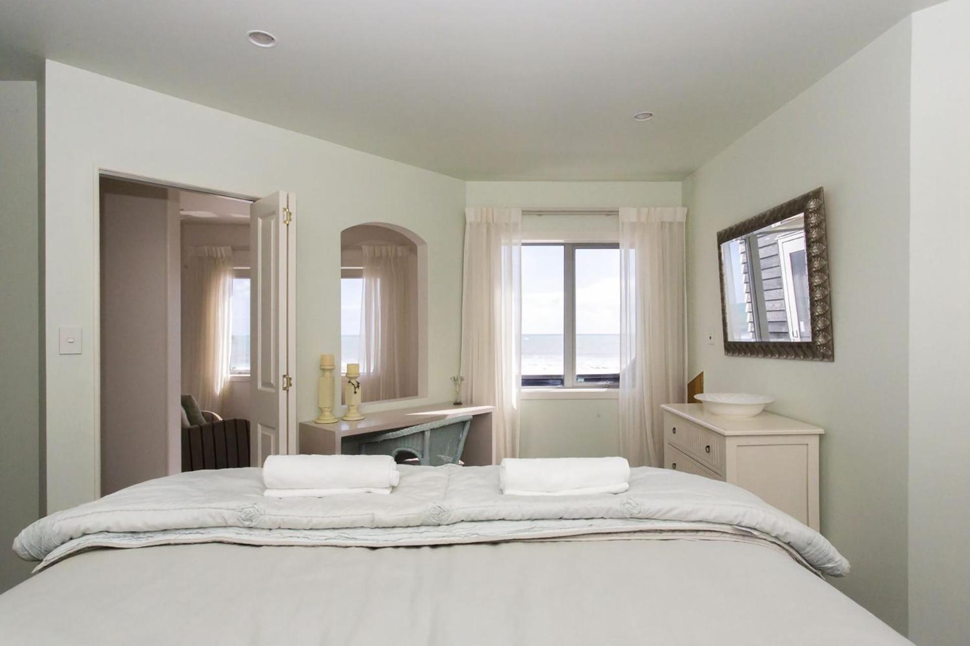 Chester Cottage Beachfront Oakura Dış mekan fotoğraf