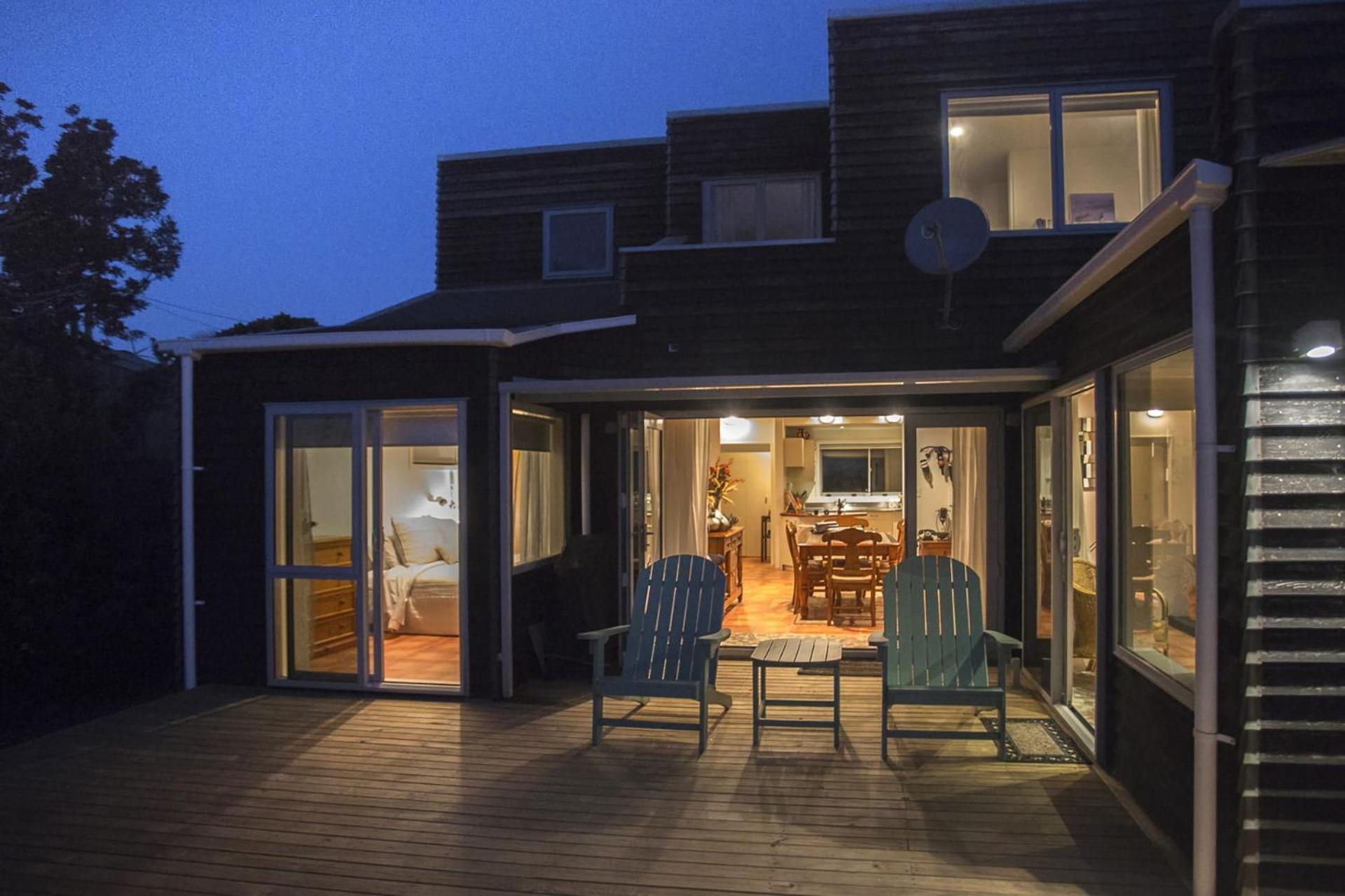 Chester Cottage Beachfront Oakura Dış mekan fotoğraf