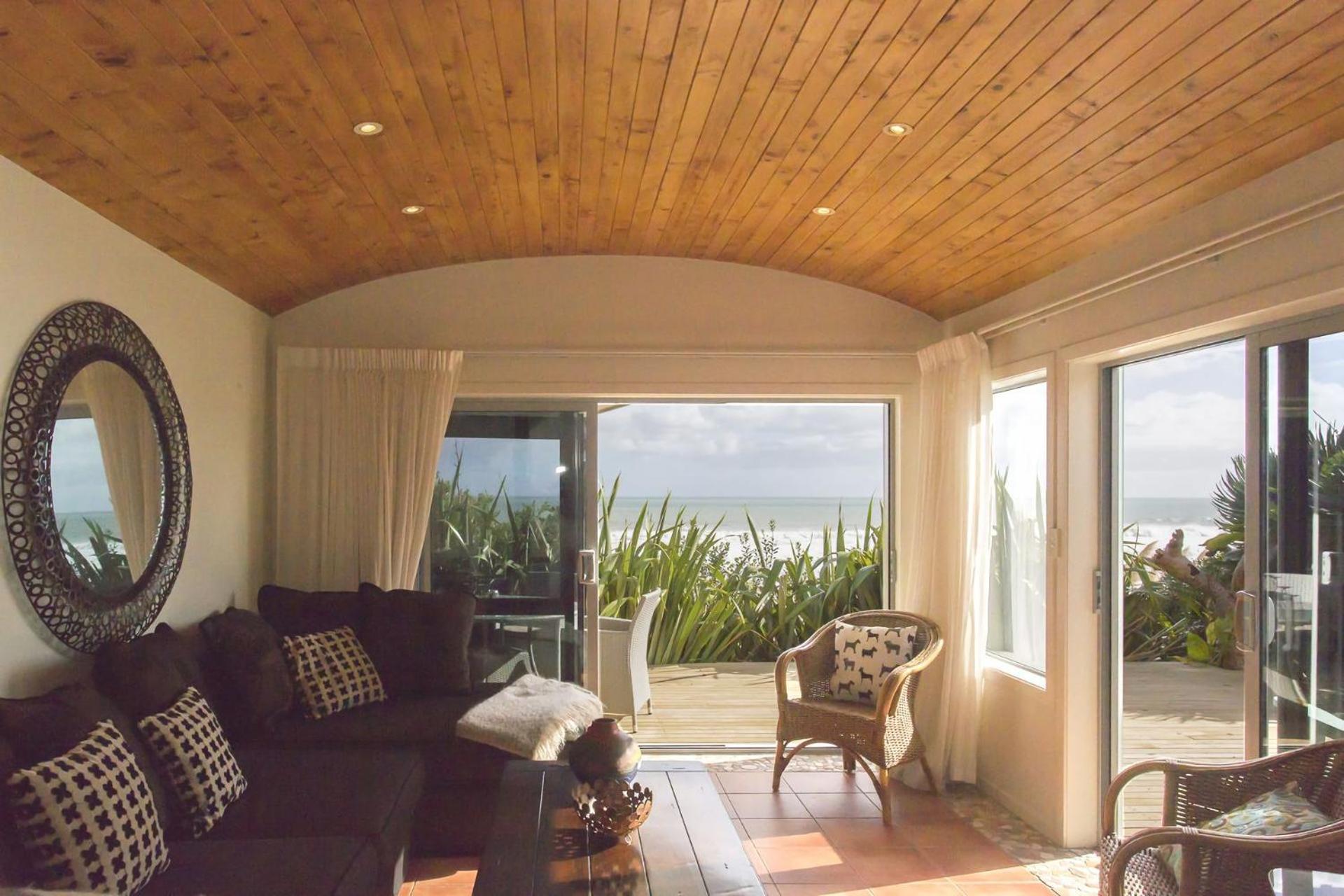 Chester Cottage Beachfront Oakura Dış mekan fotoğraf